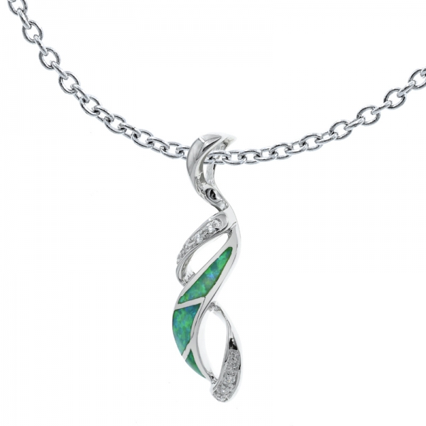 büyüleyici yeşil lab gümüş opal kolye 