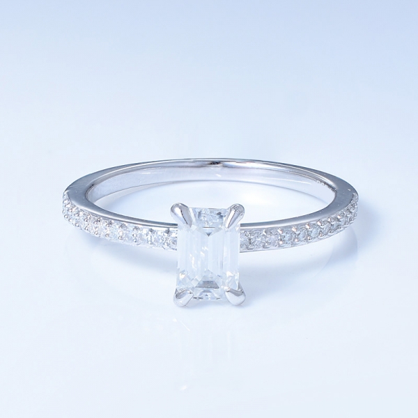 Zümrüt kesim beyaz cz ile 925 ayar gümüş açacağı nişan yüzüğü 