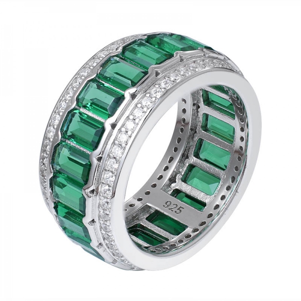 yeşil zümrüt, gümüş sonsuzluk yüzüğü üzerinde rodyum yarattı 